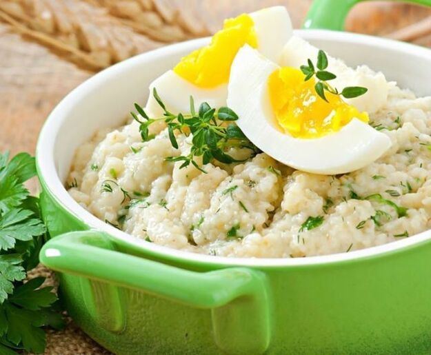 Porridge and boiled eggs for breakfast with arthritis